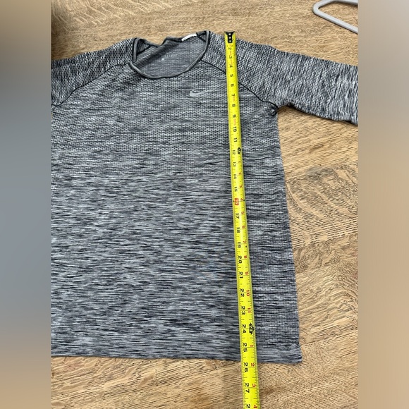 Nike DRI FIT Large Long Sleeve Running Workout Walking Shirt Top Reflective - Picture 10 of 15